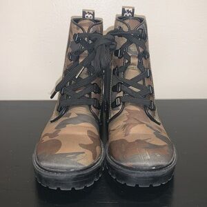 Kendall‎ & Kylie Camo Combat Boots.    Size 6-6.5.